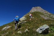 56 Si sale fin quasi sotto le rocce di vetta ...